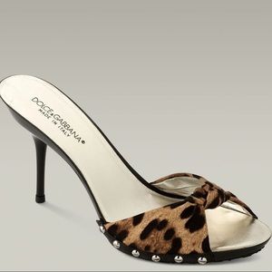Dolce & Gabbana leopard slides